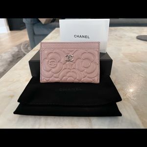 CHANEL Camelia caviar pink card case
